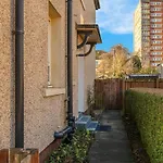 3-bed Cromdale St - Sleeps 5 - Contractors, Business & Relocations - Free Parking *