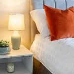 Modern 3 Bedroom In Kings Park *