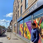 Modern 2 Bedroom Flat In Finnieston, With Private Parking Glasgow