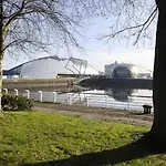Daire Bright 3 Bed Overlooking The Clyde Sec & Hydro *