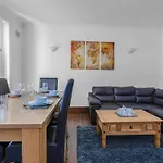 3-bed Cromdale St - Sleeps 5 - Contractors, Business & Relocations - Free Parking Glasgow