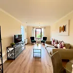 Garden-view 2br - Free Parking&wifi Glasgow