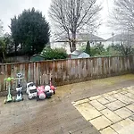 Apartmán Quite And New House, Commore Drive *