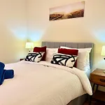 Apartment Garden-view 2br - Free Parking & Wifi