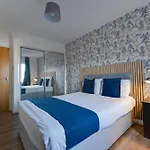 The Ovo Hydro Penthouse With Free Parking 아파트 *