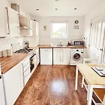 Prázdninový dům Modern 5 Bedroom Townhouse With Free Parking Glasgow