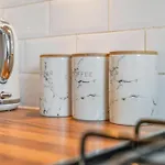 Modern 5 Bedroom Townhouse With Free Parking Nyaraló *