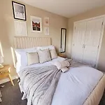 Modern 5 Bedroom Townhouse With Free Parking Prázdninový dům Glasgow