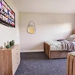 Modern 5 Bedroom Townhouse With Free Parking Prázdninový dům *