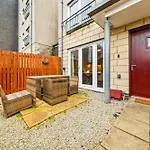 Prázdninový dům Modern 5 Bedroom Townhouse With Free Parking *