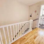 Prázdninový dům Modern 5 Bedroom Townhouse With Free Parking Glasgow