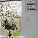 Nyaraló Newly Renovated 3 Bedroom Modern House Glasgow