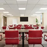 Ramada By Wyndham East Kilbride 3*