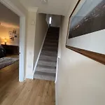 فيلة - Entire House - Free Parking , Free Super Fast Wifi , Private Garden & Parking Security *