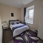 Cosy And Bright 3-bedroom Flat *