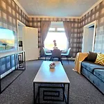 Bright And Cozy 3br Near Hampden Park * גלאזגו