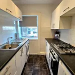 Bright And Cozy 3br Near Hampden Park בית נופש גלאזגו