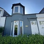 Charming 3-bedroom House Glasgow