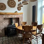 Charming 3-bedroom House בית נופש גלאזגו