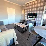 Bright And Cozy 3br Near Hampden Park בית נופש