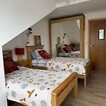 בית נופש Charming 3-bedroom House *