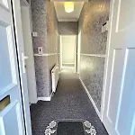 בית נופש Bright And Cozy 3br Near Hampden Park