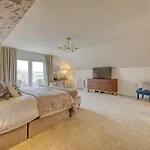 Beautiful 4 Bed Sandstone