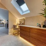 בית נופש Beautiful 4 Bed Sandstone גלאזגו