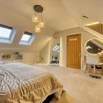 Beautiful 4 Bed Sandstone * גלאזגו