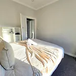 Bright And Cozy 3br Near Hampden Park *