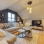 Beautiful 4 Bed Sandstone בית נופש *