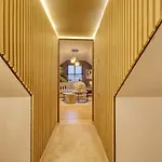 Beautiful 4 Bed Sandstone *