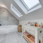 Beautiful 4 Bed Sandstone