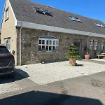 בית נופש Beautiful 4 Bed Sandstone *