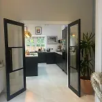 Beautiful 4 Bed Sandstone *