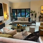 Beautiful 4 Bed Sandstone * גלאזגו