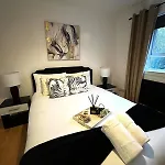 Daire Modern 2 Bedroom Ground Floor Near Centre *