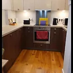 דירה Executive Riverside With Workspace & Fast Wifi