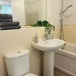 דירה Modern Ground Floor 2 Bed Secure Parking & Perfect For City- Celticemirates Stadium *