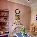 Homely 2 Bed Victorian West End * グラスゴー
