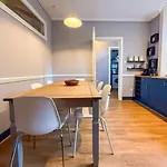 דירה Spacious Three Storey West End - 3 Bedroom *