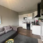 The West Nest For Six - Pass The Keys דירה *