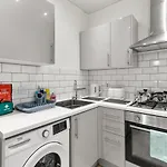 アパート Free Parking - Sleeps 6 - 2 Bedrooms - Great Transport Links