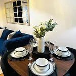 Modern 2 Bedroom Ground Floor Near Centre * גלאזגו