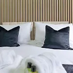 West End With Fast Wifi - Walk To Subway Glasgow