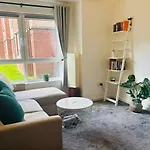 Apartman Modern Ground Floor 2 Bed Secure Parking & Perfect For City- Celticemirates Stadium