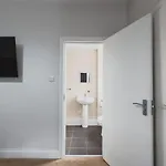 O2 Spacious Hideaway * גלאזגו