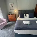 Apartman The West Nest For Six - Pass The Keys *