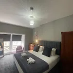 The West Nest For Six - Pass The Keys * גלאזגו