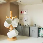 Modern Ground Floor 2 Bed Secure Parking & Perfect For City- Celticemirates Stadium *